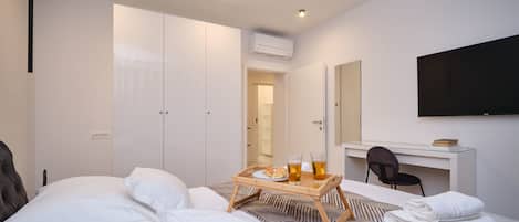 2 bedrooms, individually decorated, individually furnished, desk