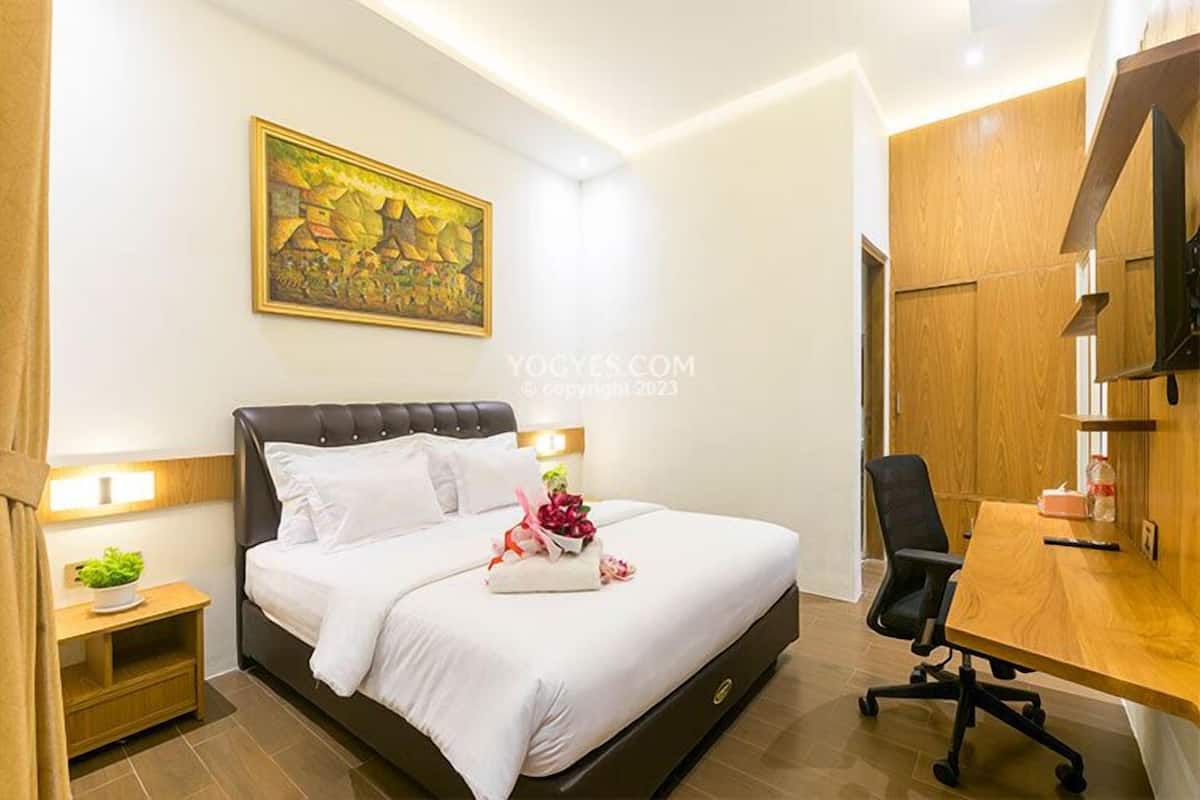 Habitación Deluxe doble | Espacio para trabajar con un portátil, wifi gratis, ropa de cama