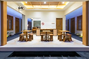 Téléviseur connecté de 32 po avec télévision numérique