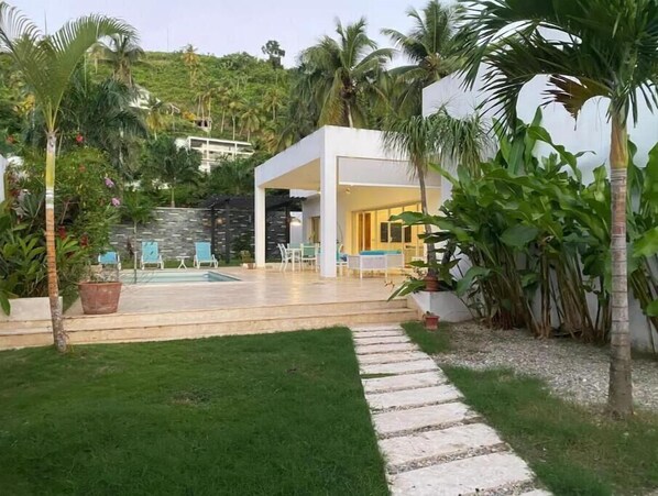 Pool - Sleek Serenity Your ModernEscape
(Provincia de Panamá Oeste)