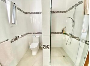 Hårtørrer, håndklæder, Sæbe, Toiletpapir