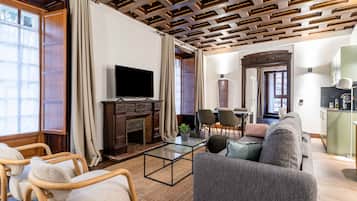 One-Bedroom Apartment with terrace | Individuelt design, individuel indretning, skrivebord
