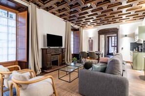 One-Bedroom Apartment with terrace | Individually decorated, individually furnished, desk, laptop workspace - Limehome Vitoria Palacio Álava-Velasco (Vitoria-Gasteiz)