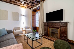 One-Bedroom Apartment with terrace | Coin séjour