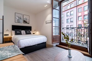 Comfort Studio with sofa bed | Individuelt dekorert, individuelt innredet og skrivebord