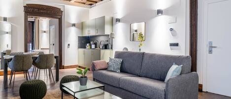 One-Bedroom Apartment with terrace | Living area
