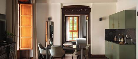 One-Bedroom Apartment with terrace | Living area