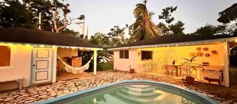 1 bedroom Bonita cottage with huge yard & pool