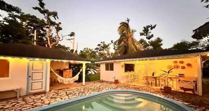 1 bedroom Bonita cottage with huge yard & pool