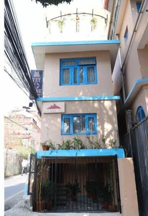 Exterior detail - Himalaya Inn, Room with Livingroom - Kumari (Kathmandu)