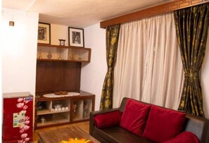 Living area - Himalaya Inn, Room with Livingroom - Kumari (Kathmandu)