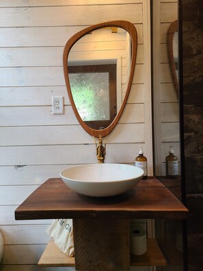Luxury Tree House | Bathroom | Shower, rainfall showerhead, towels, soap - The Treetop Hideaways at Ruby Falls (Chattanooga)