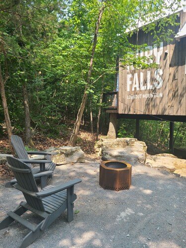 The Treetop Hideaways at Ruby Falls