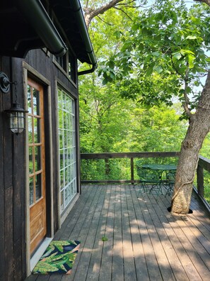 Terrace/patio - The Treetop Hideaways at Ruby Falls (Chattanooga)