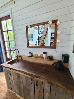 Luxury Tree House | 1 bedroom, free minibar, individually decorated, individually furnished - The Treetop Hideaways at Ruby Falls (Chattanooga)