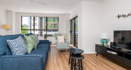 Central 2BR | Stylish Apt located in Greenway