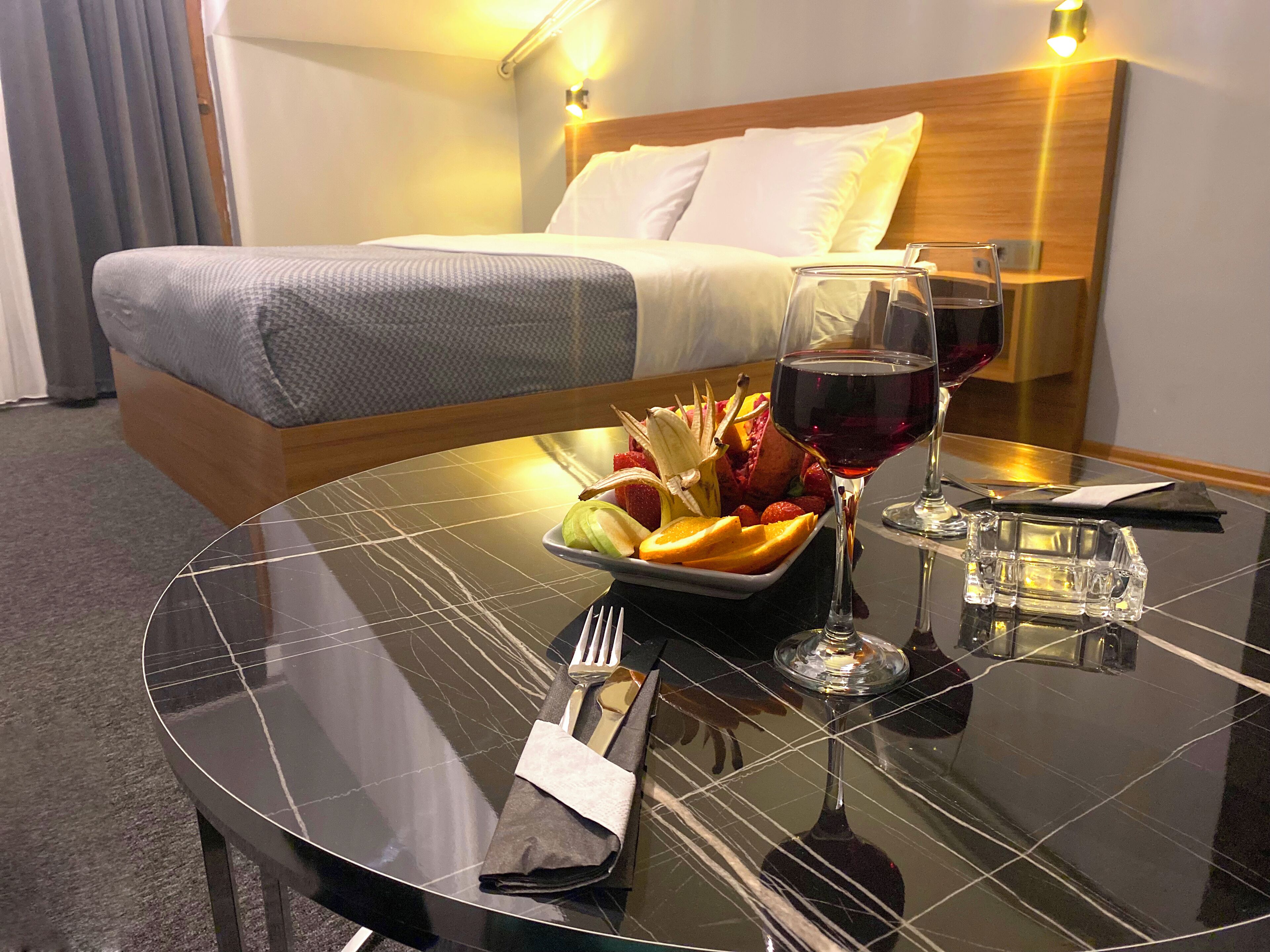 Luxury Room | Iron/ironing board, free WiFi