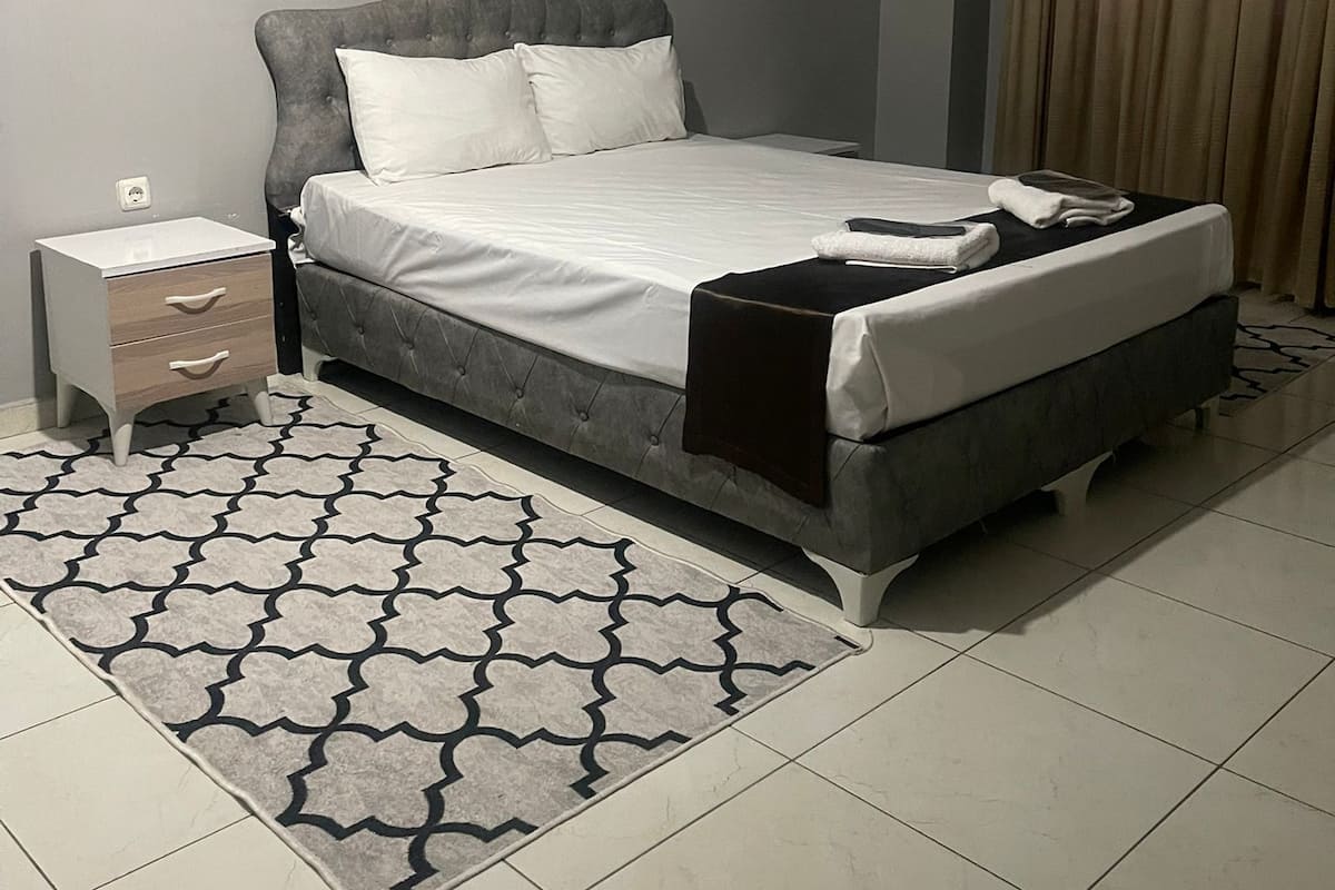 Economy Room | Iron/ironing board, free WiFi