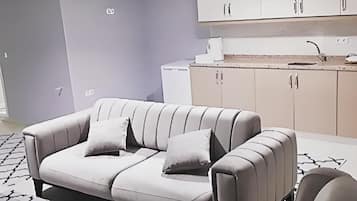Family Suite | 1 bedroom, iron/ironing board, free WiFi