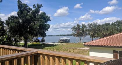 Spectacular 1BR Apartment Overlooking Pristine Lake June