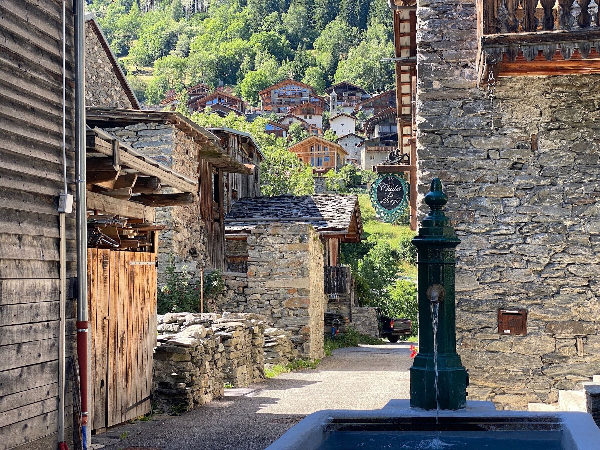 Fontaine dans les rue du hameau
