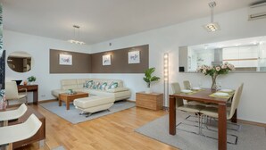 Living room - Apartment Nowy Świat Warsaw by Renters (Warsaw)