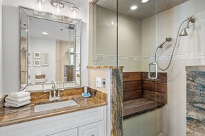 Hair dryer, soap, toilet paper - Gulf Front 2 bedroom with Floor to Ceiling Windows! (Destin)