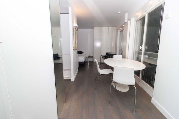 1 Schlafzimmer, Bügeleisen/Bügelbrett, kostenloses WLAN, Bettwäsche