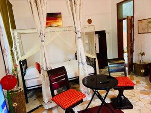 Apartemen Standar | Meja kerja, setrika/meja setrika, dan Wi-Fi gratis