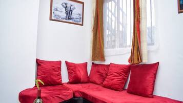 Basic Studio | Living area