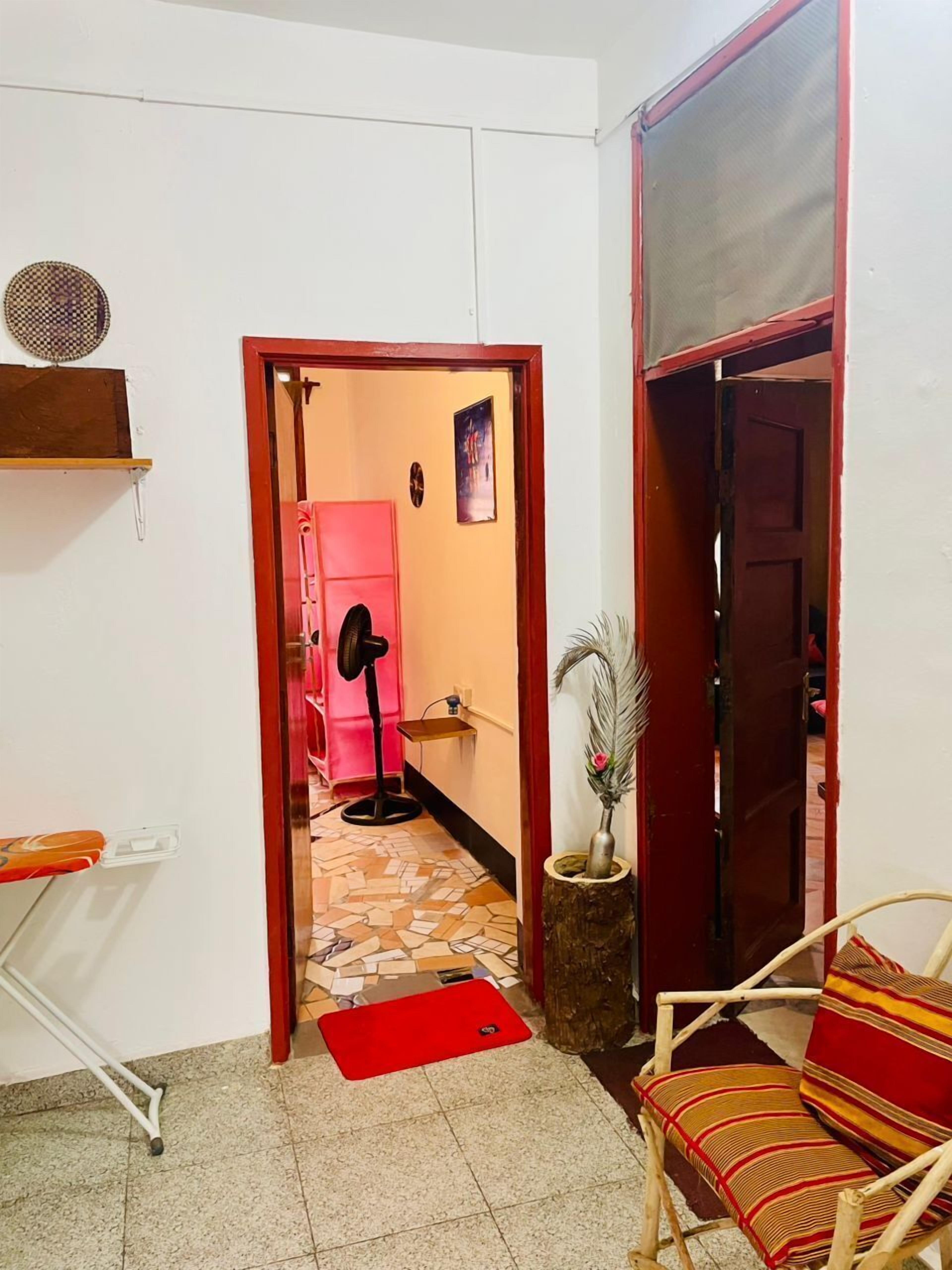 Căn hộ Tiêu chuẩn | Phòng tắm | Đồ dùng nhà tắm miễn phí, dép đi trong nhà, khăn tắm 