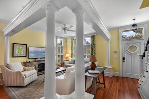 Smart TV - Ocean views from roof top deck.  Easy walk to beach! (Saint Simons Island)