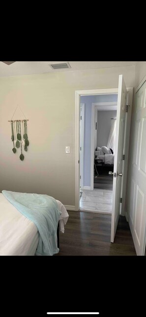 4 habitaciones, tabla de planchar con plancha y wifi gratis 