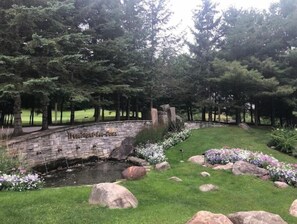 Property grounds - Mont Tremblant-les-Eaux 213-1A   Condo hot tub open  walk to ski slopes & golf 
 (Mont-Tremblant)