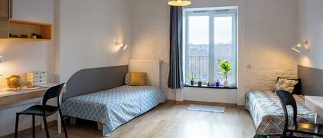 Estudio clásico | Ropa de cama hipoalergénica y escritorio