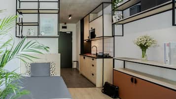 Suite Studio Standard | Coin cuisine privé | Mini réfrigérateur, micro-ondes, plaque de cuisson