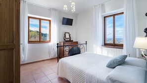 6 bedrooms, iron/ironing board, free WiFi, bed sheets