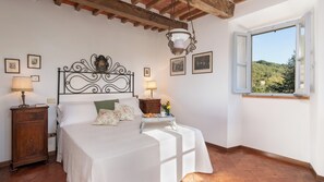4 dormitorios, tabla de planchar con plancha, wifi gratis y ropa de cama