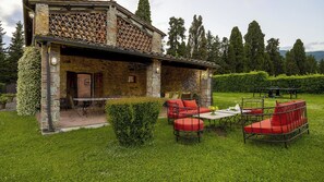 Outdoor dining - La Mandolata 12, Emma Villas (Capannori)