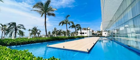 2 outdoor pools, a heated pool