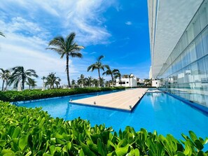 2 piscinas al aire libre, una piscina climatizada