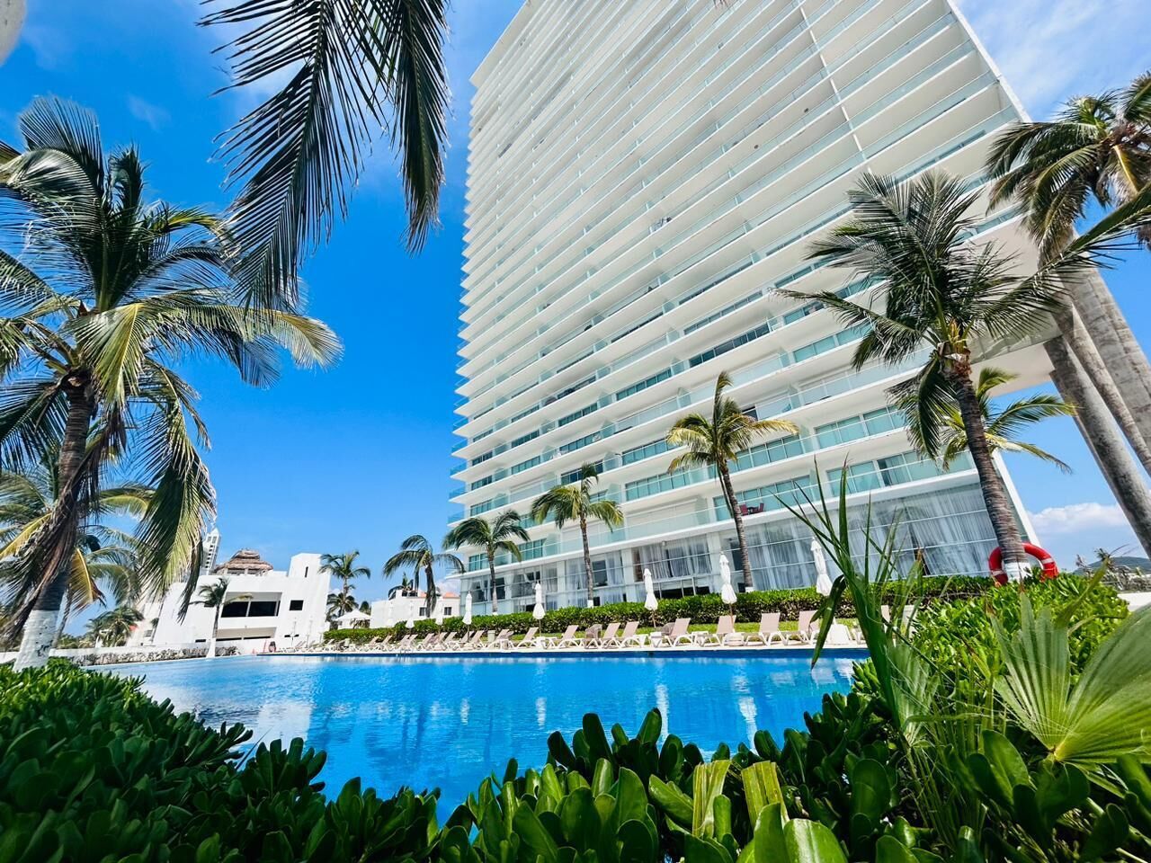 2 outdoor pools, a heated pool