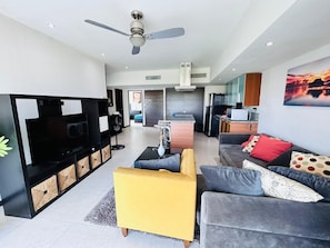 Deluxe Apartment, 2 Bedrooms, Balcony, City View | Living room | Flat-screen TV - Peninsula Mazatlán by GPS (Mazatlán)