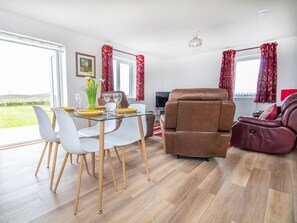 Dining - 2 bedroom accommodation in Wick (Wick)