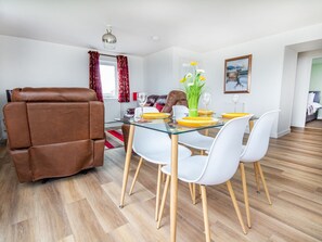 Dining - 2 bedroom accommodation in Wick (Wick)