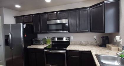 "Rocky Mountain Family Retreat â Spacious & Cozy!"