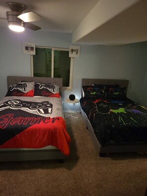 4 bedrooms, iron/ironing board, WiFi, bed sheets