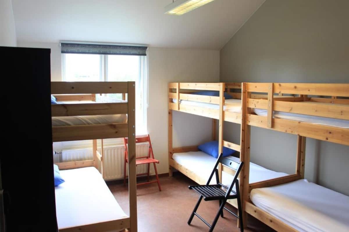 WiFi (free), bed sheets