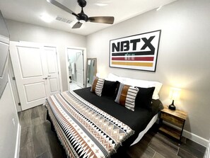 3 bedrooms, free WiFi, bed sheets - Riverfront Bliss: Charming Gruene Condo Steps from the Guadalupe River! (New Braunfels)