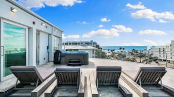 Penthouse Premium, akses ke kolam renang, pemandangan samudra | Balkon